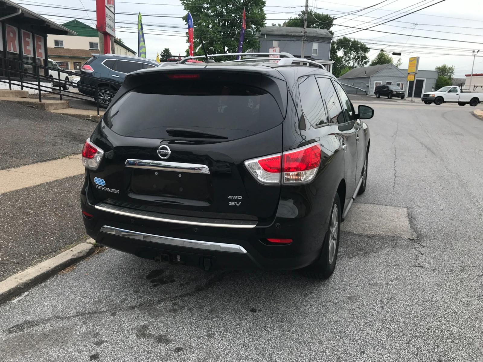 2014 Black /Black Nissan Pathfinder S (5N1AR2MM1EC) with an 3.5 V6 engine, Automatic transmission, located at 577 Chester Pike, Prospect Park, PA, 19076, (610) 237-1015, 39.886154, -75.302338 - Photo #6